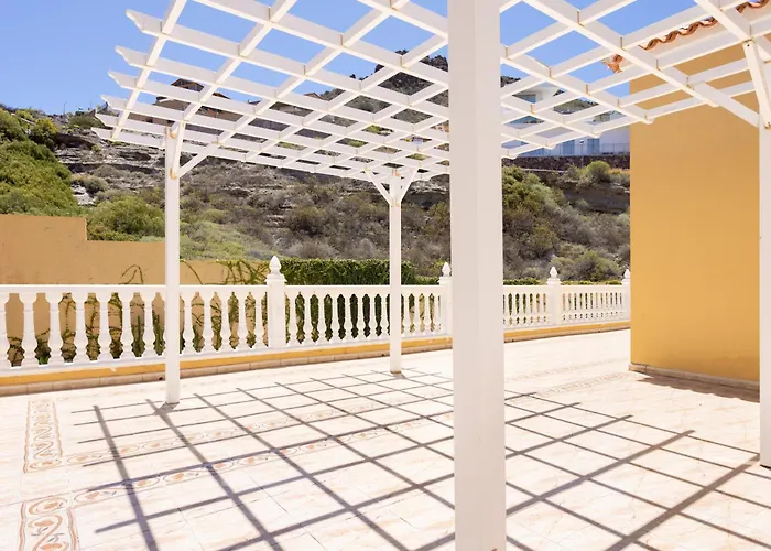 Luxurious 1,5 Kilometers From Villa Costa Adeje (Tenerife)