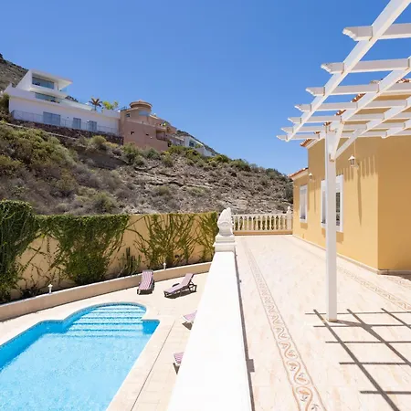 Luxurious 1,5 Kilometers From Вілла *