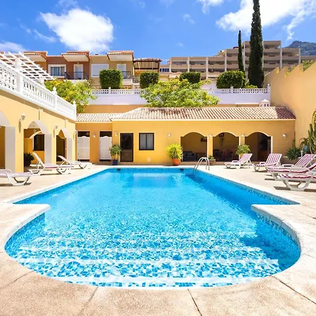 Вілла Luxurious 1,5 Kilometers From *