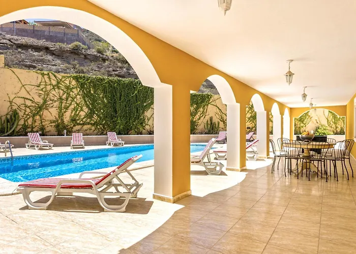 Luxurious 1,5 Kilometers From Вілла Адехе