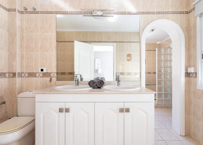 Luxurious 1,5 Kilometers From Вілла *