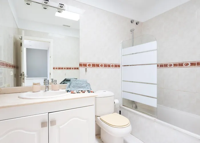 Вілла Luxurious 1,5 Kilometers From Адехе