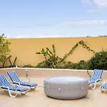Вилла Luxurious 1,5 Kilometers From