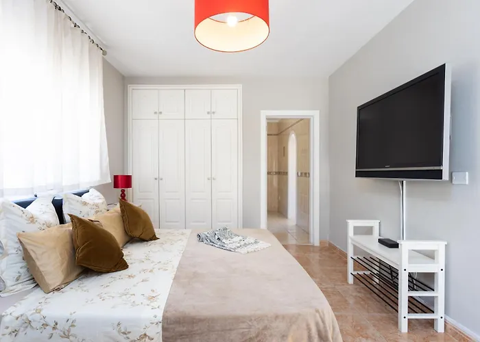 Luxurious 1,5 Kilometers From * Costa Adeje (Tenerife)